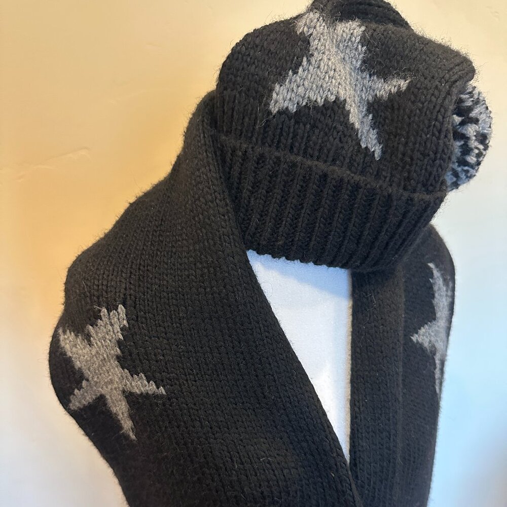 COACH STAR INTARSIA HAT AND LONG FRINGE SCARF  OS